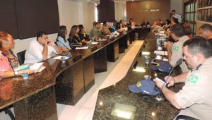 Foto: pessoas reunidas no plenário do Colégio de Procuradores de Justiça.