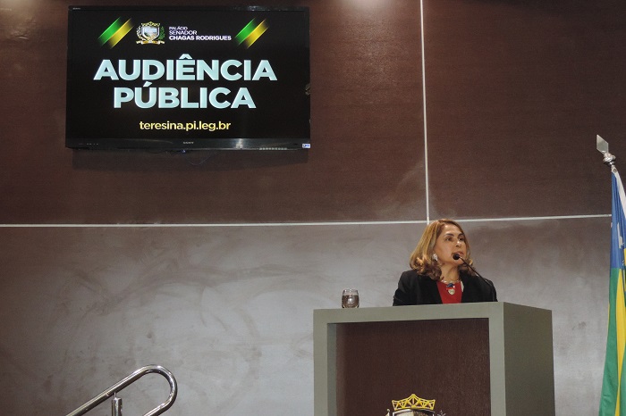 Promotora discusando na tribuna