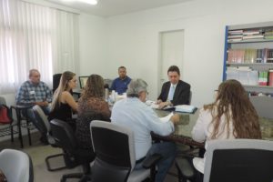 Promotor de Justiça Eny Pontes coordena reunião na sede da Procuradoria Geral de Justiça.