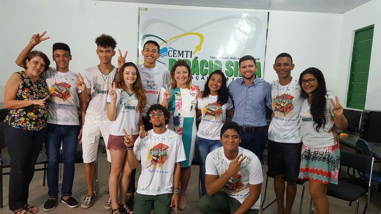 Pessoas sorrindo 