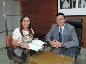 Procurador-Geral de Justiça Cleandro Moura e a Diretora-Geral do CEAF Raquel Costa Normando