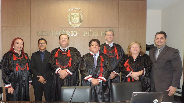 Conselheiros do Ministério Público posando com o Promotor de Justiça Gerson Gomes Pereira