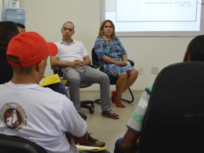 Promotora Amparo Paz atuando no Projeto Reeducar
