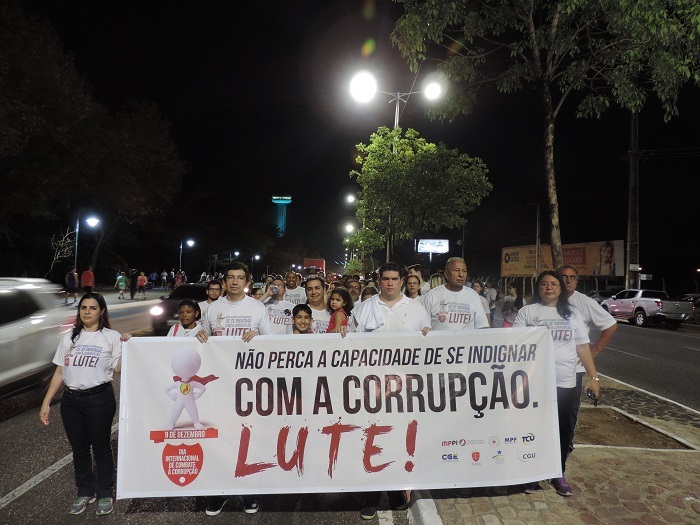 Promotores participam de caminhada