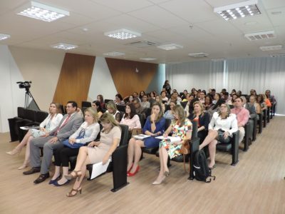 Plateia no auditório.