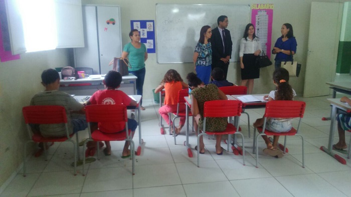 pessoas em pé