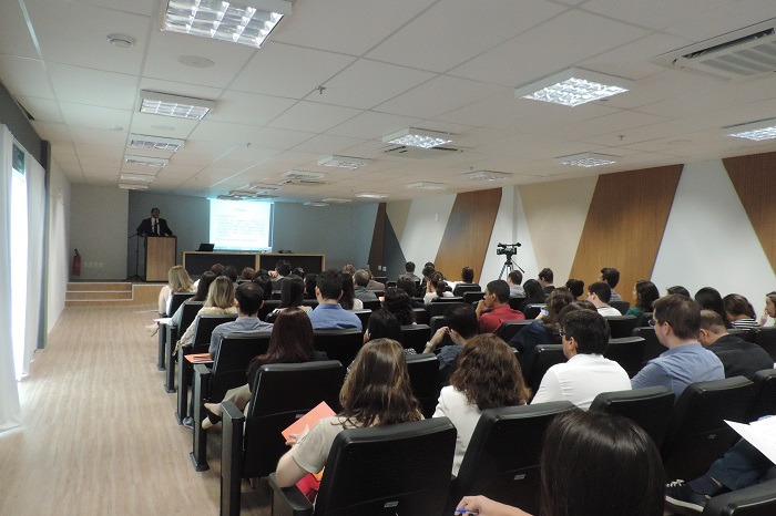 pessoas em auditório