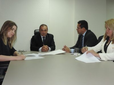 PGJ e presidente do TJ-PI assinam convênio