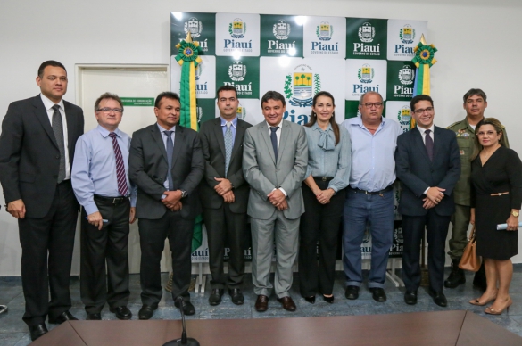Promotora Marlete Cipriano em reunião no Palácio de Karnak com outras autoridades