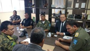 Reunião com Promotor de Justiça e policiais