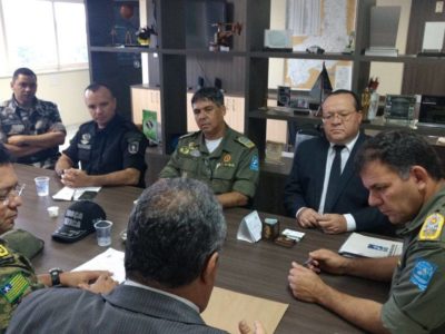 Reunião com Promotor de Justiça e policiais