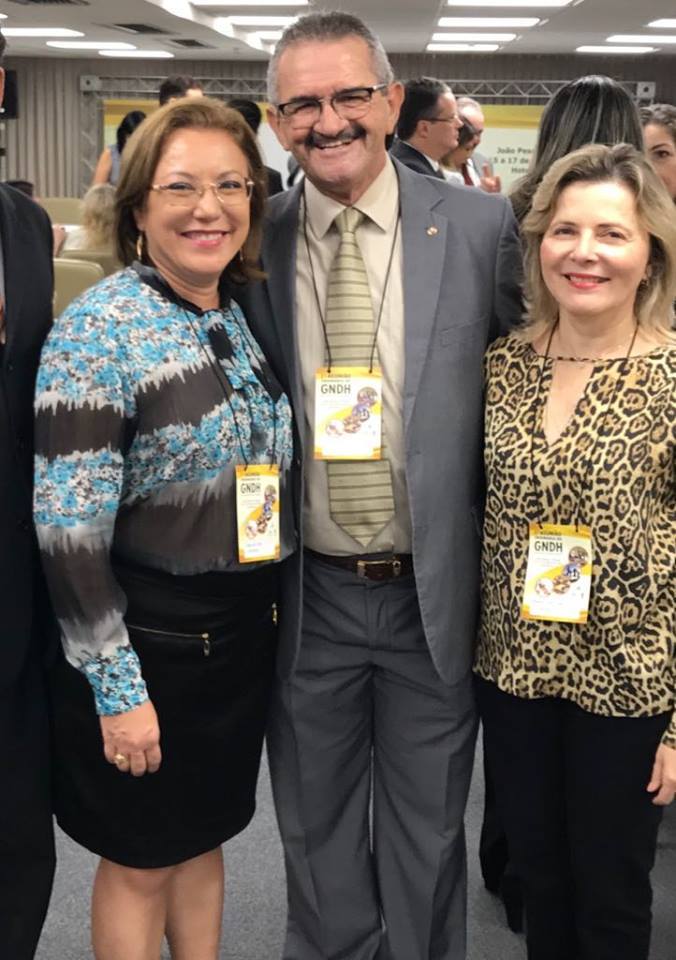 Promotoras de Justiça com o Procurador-Geral de Justiça da Paraíba, posando em pé.