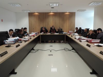 Reunião no plenário do Conselho Superior.