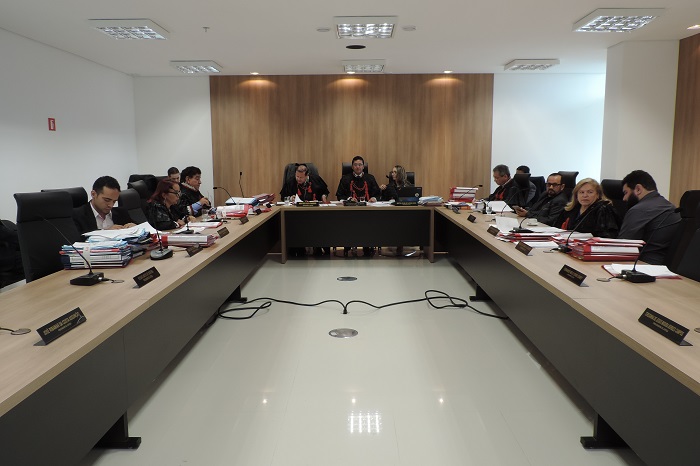 Reunião no plenário do Conselho Superior.