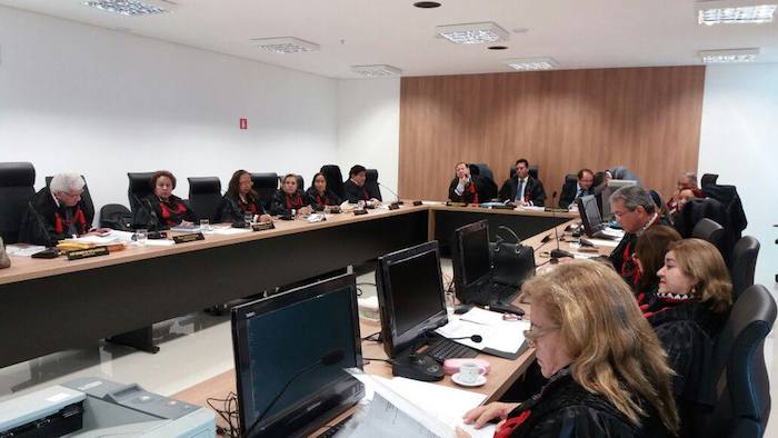 Membros do Colégio de Procuradores de Justiça reunidos em seu plenário.