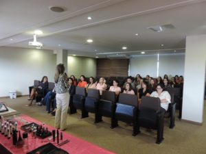 pessoas em auditório