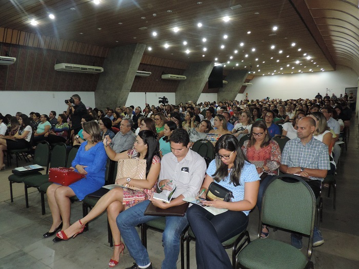 Pessoas sentadas