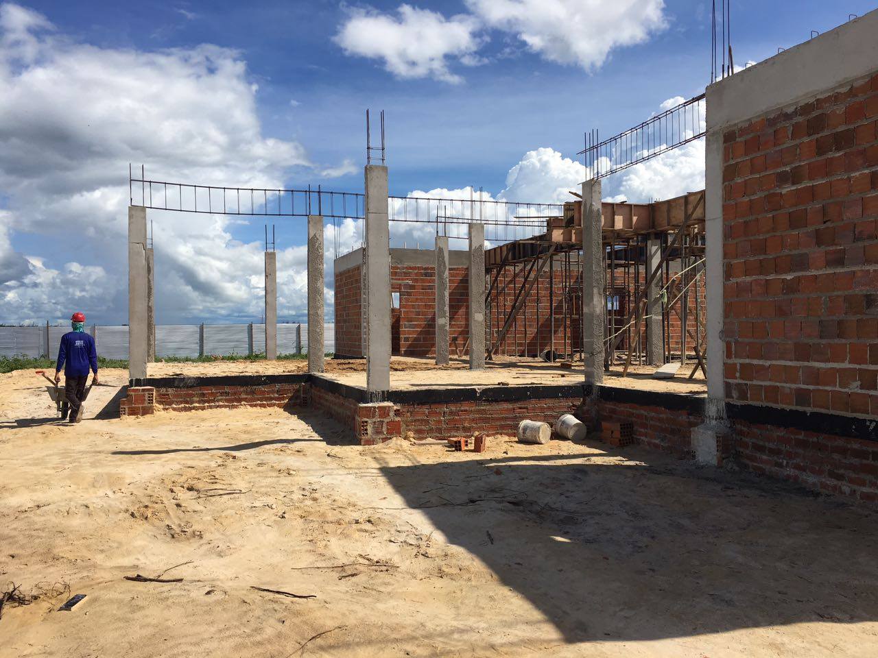 Foto do canteiro de obras.