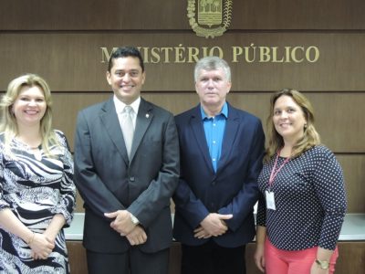 Além do Procurador-Geral de Justiça Cleandro Moura, também acompanharam a assinatura do Ato, a Assessora Especial do PGJ Carmelina Moura, o titular da 25ª Promotoria de Justiça de Teresina, que tem como atribuição a fiscalização de Fundações e Entidades de Interesse Social, José Reinaldo Leão Coelho e a servidora Cristiane Fortes