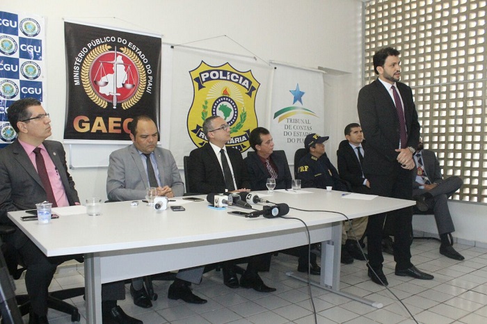Integrantes do GAECO durante entrevista coletiva