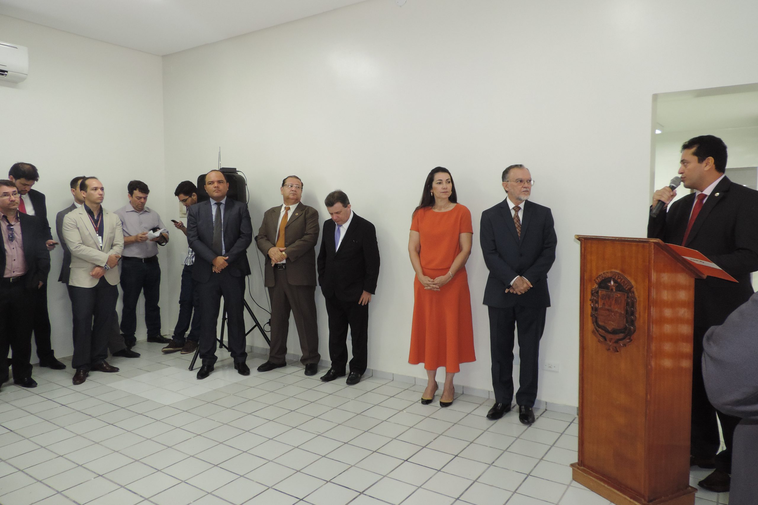 Pessoas de pé