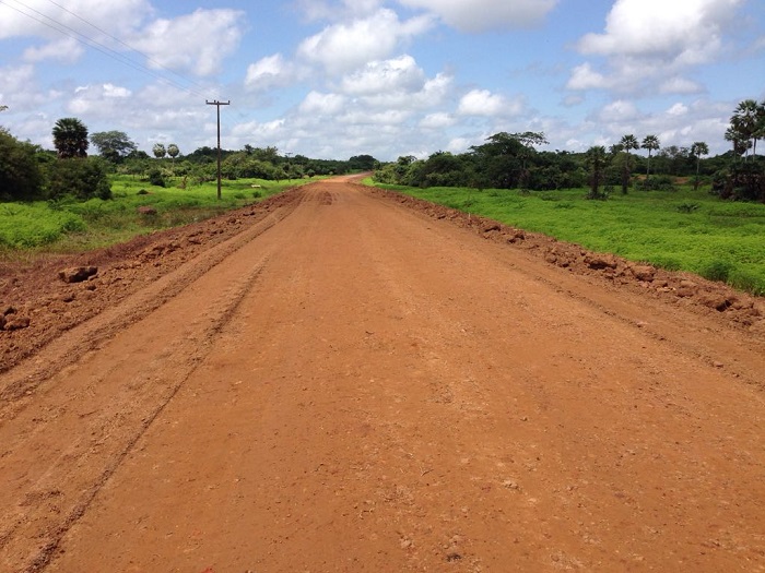 estrada com buracos