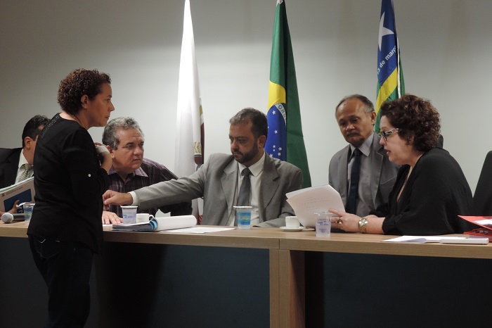 Pessoas conversando 