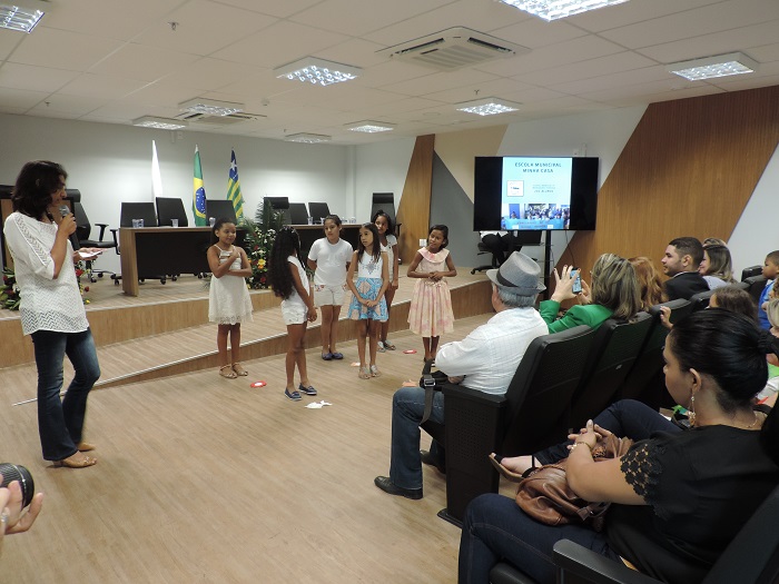 Apresentação artística das crianças.