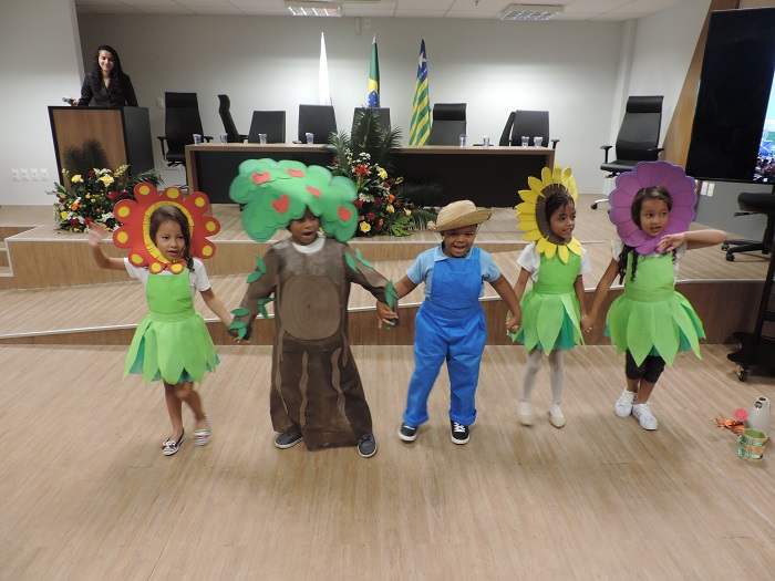 Apresentação artística das crianças.