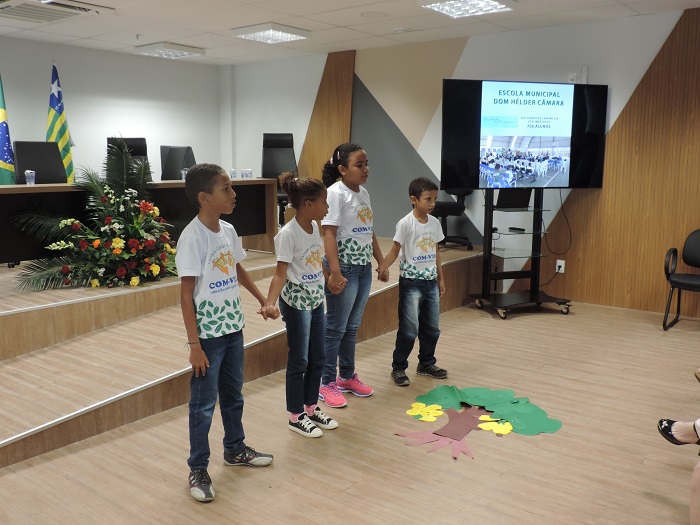 Apresentação artística das crianças.