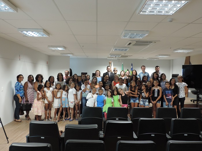 Todo o público reunido em foto oficial.