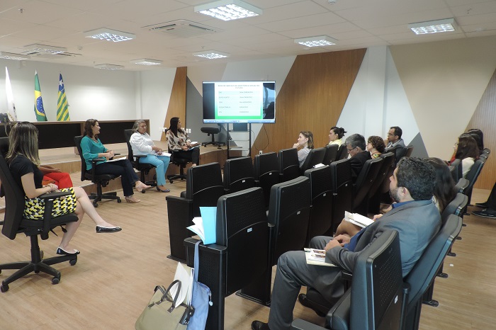 Pessoas sentadas em auditório do Ministério Público