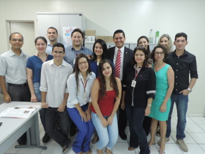 Equipe posando para a foto, junto com o Procurador-Geral.