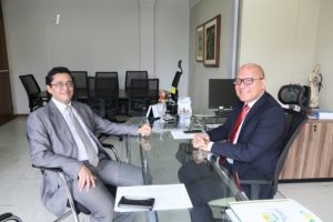 PGJ Cleandro Moura e Secretário de Administração Franzé Silva