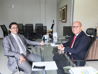 PGJ Cleandro Moura e Secretário de Administração Franzé Silva
