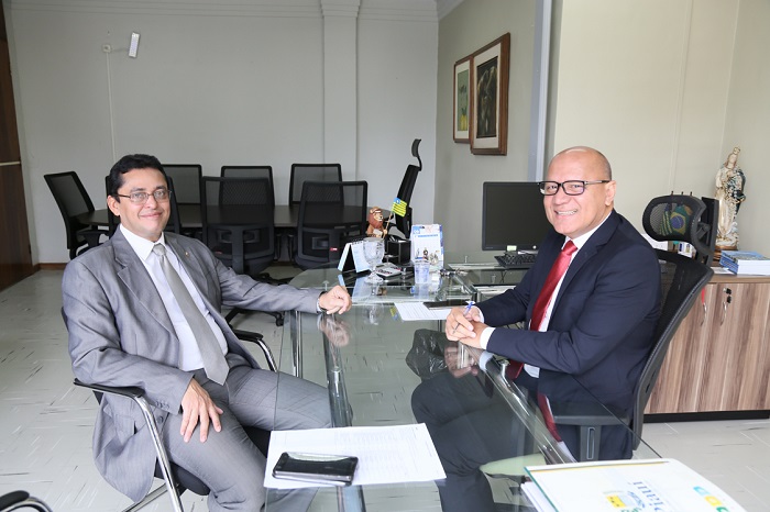 PGJ Cleandro Moura e Secretário de Administração Franzé Silva