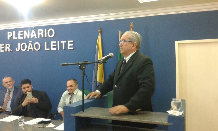 Promotor de Justiça Carlos Rubem Campos Reis fala em tribuna