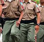 Policiais militares marchando