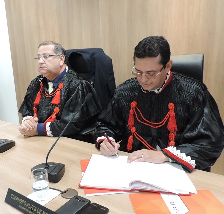 Procurador-Geral assina termo de posse