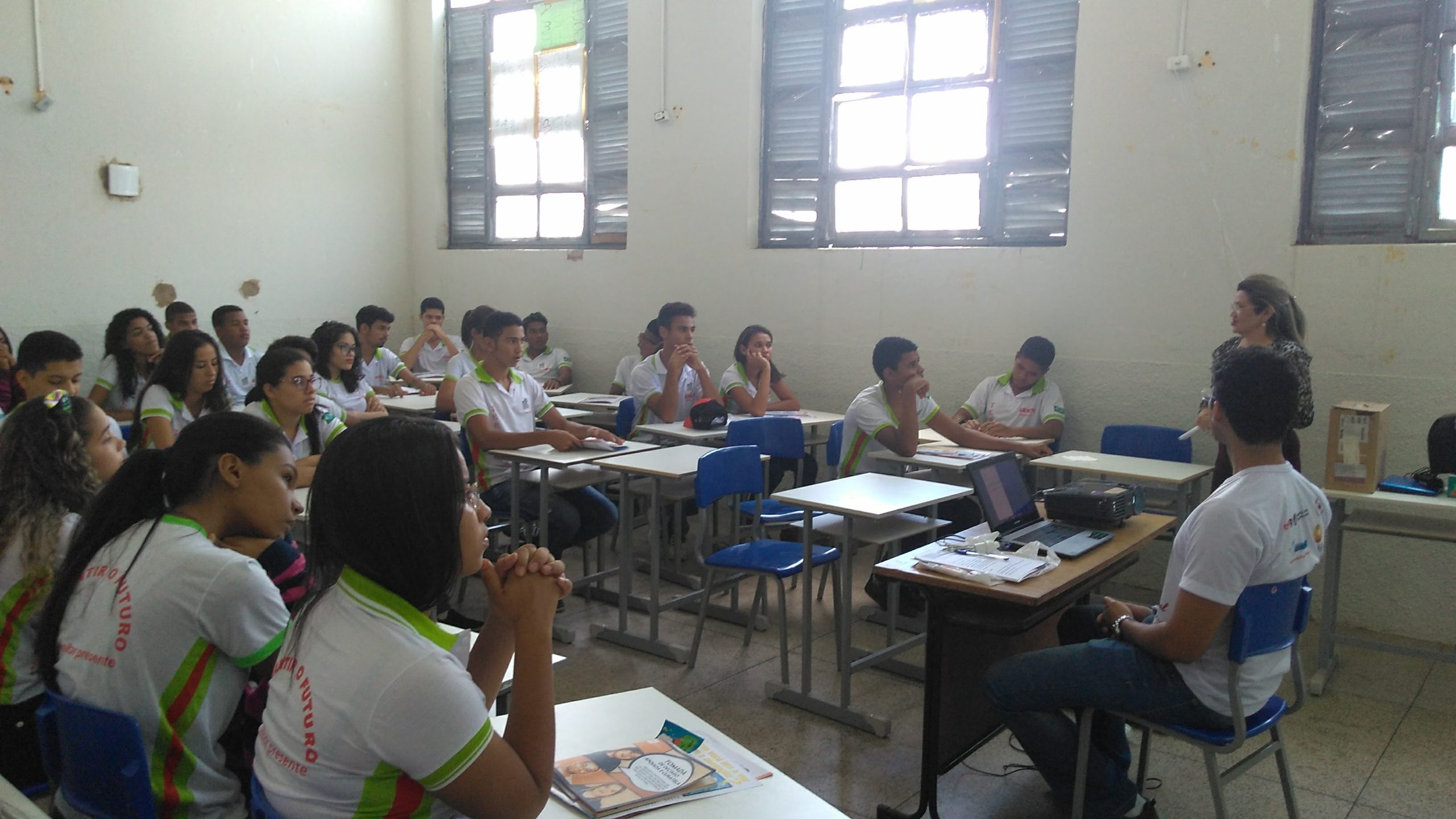 Oficina realizada com os estudantes do CETI Pedro Sá, em Oeiras. Oficina realizada com os estudantes do CETI Pedro Sá, em Oeiras.