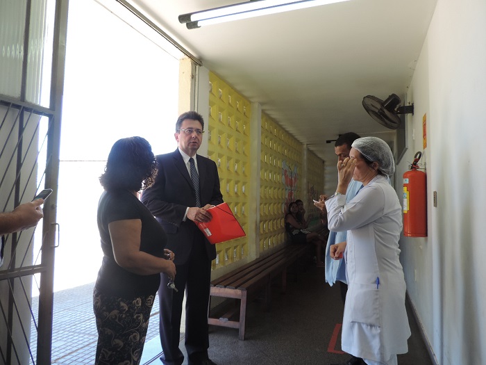 Promotor de Justiça em vistoria ao hospital São Carlos Borromeu