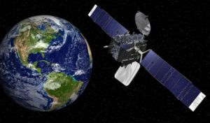 Foto de uma satélite orbitando em volta de terra