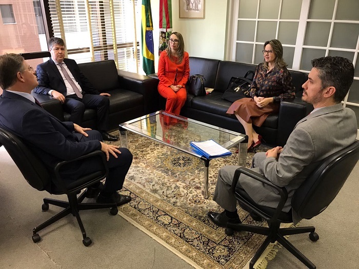 Promotoras Cláudia Seabra e Cléia Fernandes com o PGJ do MPSC