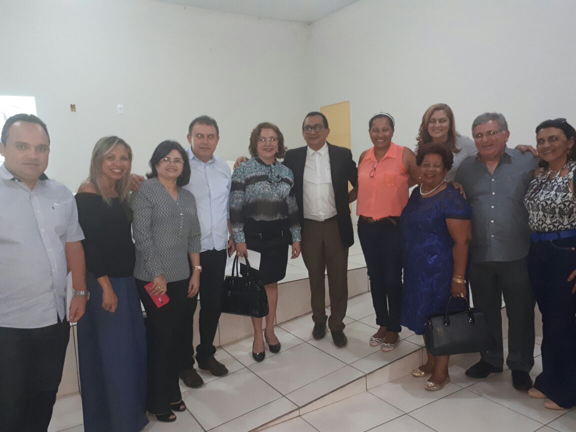 Pessoas em pé