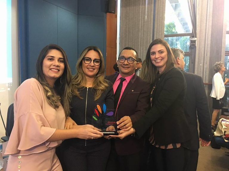 Promotor de Justiça recebe troféu