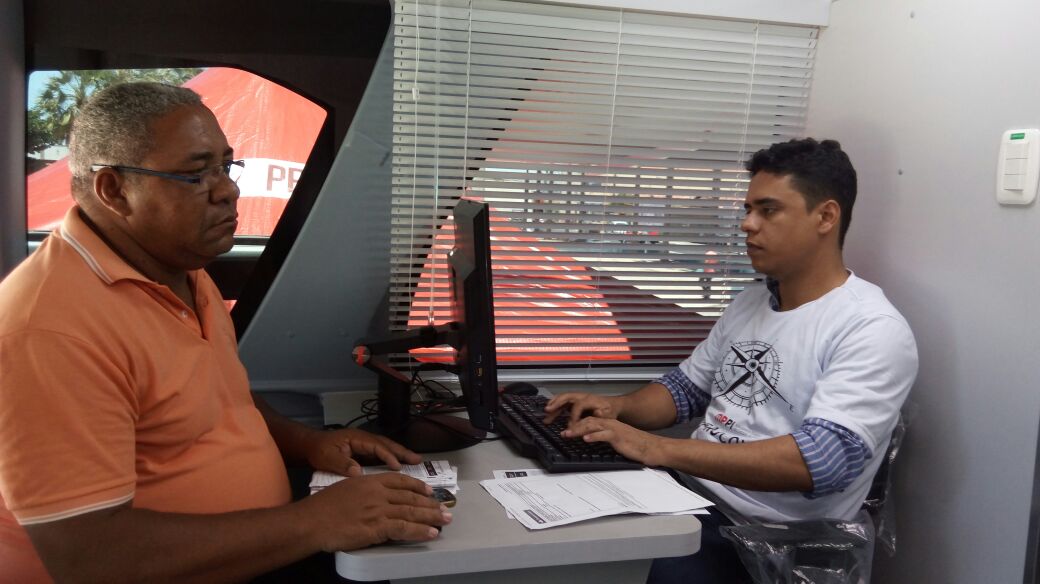 Atendimento realizado dentro do ônibus