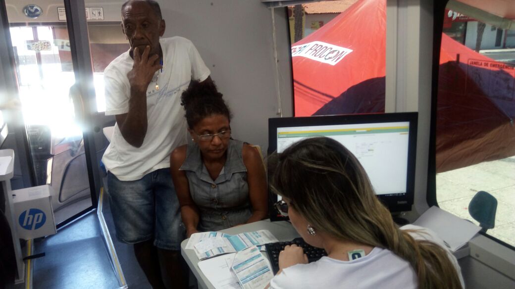 Atendimento realizado dentro do ônibus