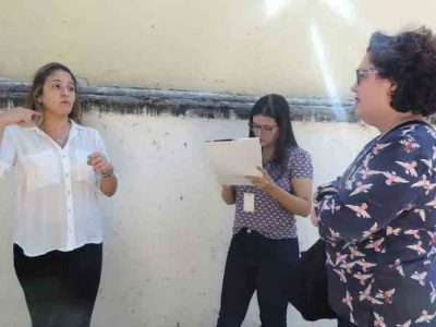 Promotora de Justiça conversa com equipe