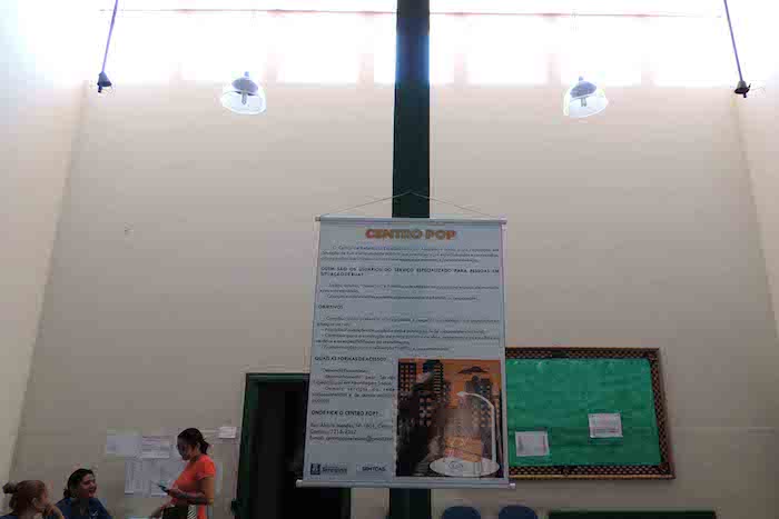 Cartazes na sede do Centro Pop