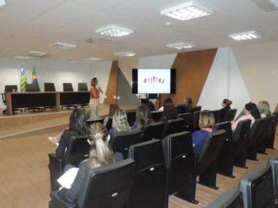 Palestrante em auditório